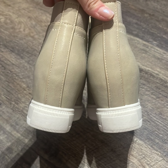 Brand new sneakers - Picture 3 of 5